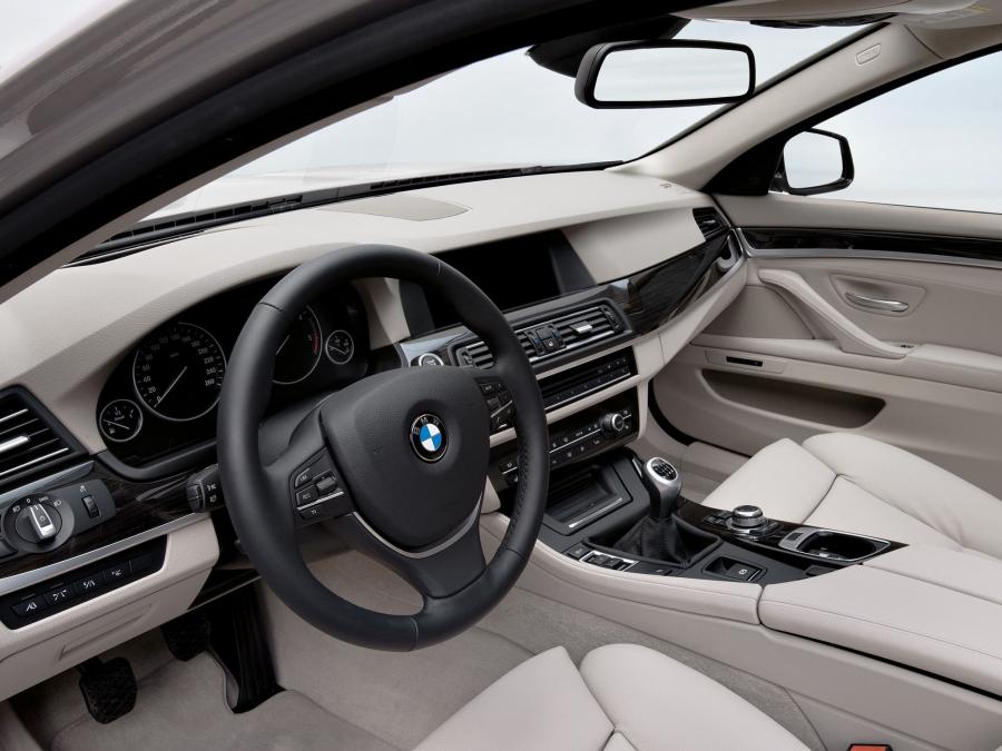  BMW 520d Touring 2010 года  (фото 13 из 16)